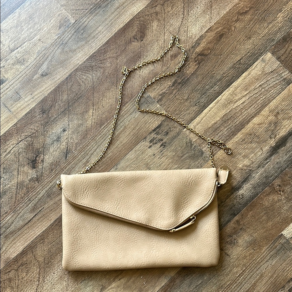 Tan clutch with chain